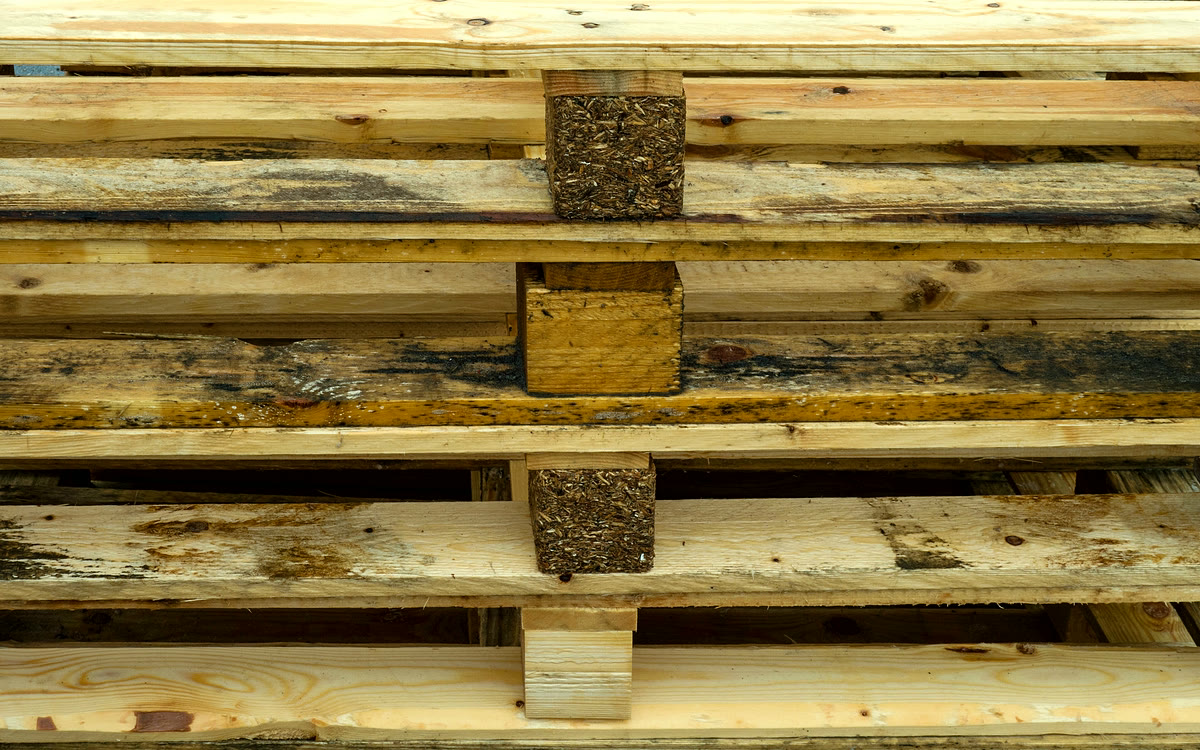 Madera aserrada clasificada como materia prima